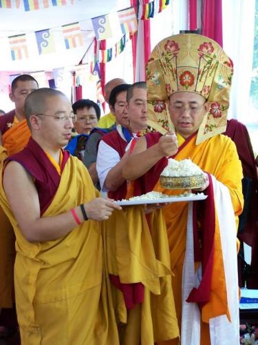 Zurmang Drukpa rinpoche perfomance Mandala offering